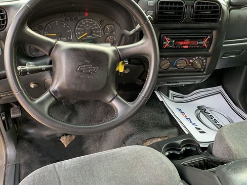 Used 2001 Chevrolet S10 Pickup 4x4 Extended Cab w/ Preferred Equipment Group image 11