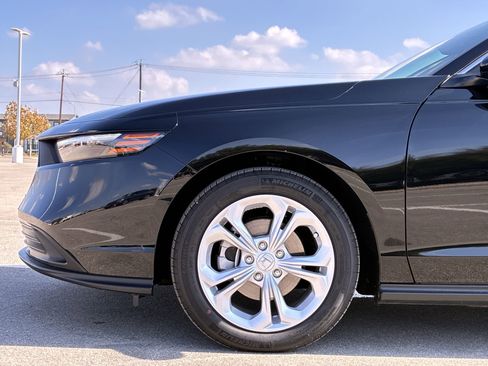 Certified 2025 Honda Accord LX image 14