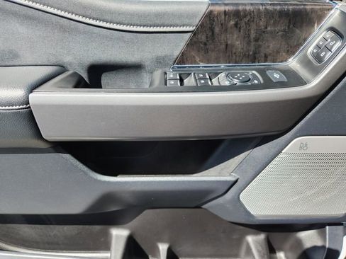 Used 2025 Ford F250 Lariat w/ FX4 Off-Road Package image 21