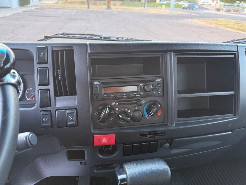 Used 2023 Isuzu NPR RWD image 28