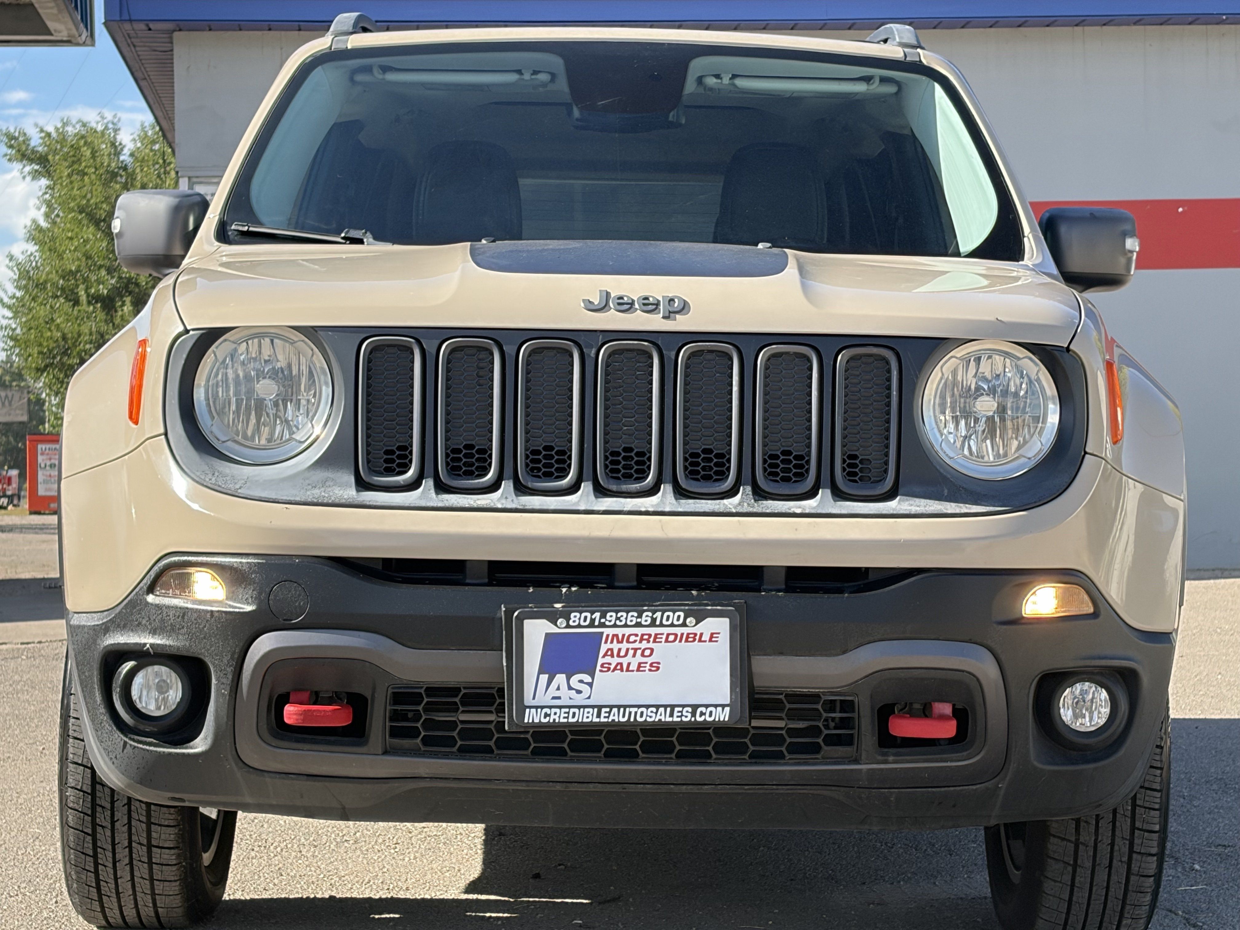Used 2016 Jeep Renegade Trailhawk w/ Premium Trailhawk Package AWD/4WD image 25