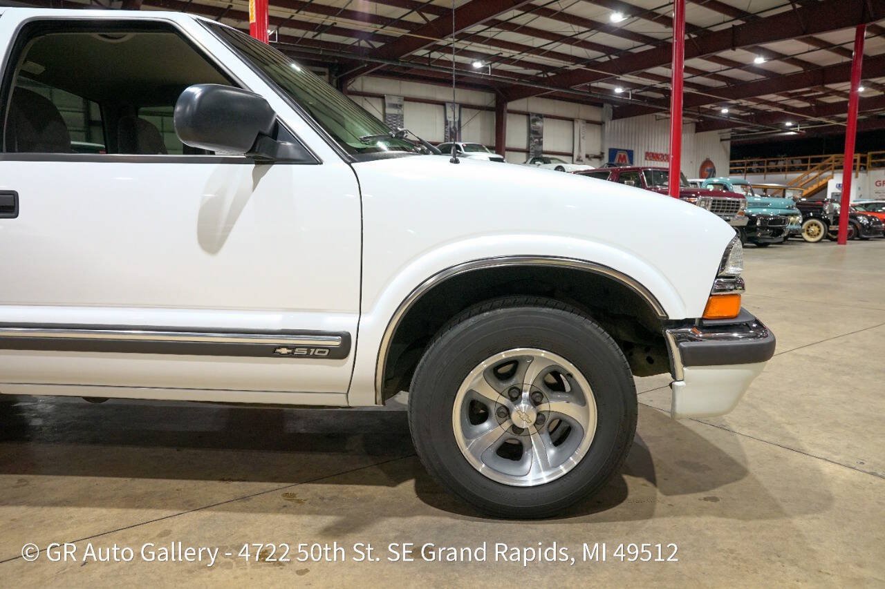 Used 2001 Chevrolet S10 Pickup LS w/ Preferred Equipment Group RWD image 11