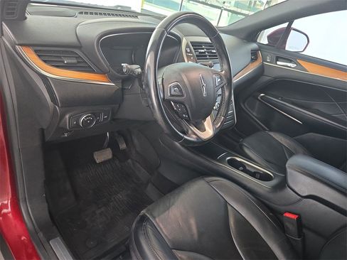 Used 2018 Lincoln MKC Reserve image 16