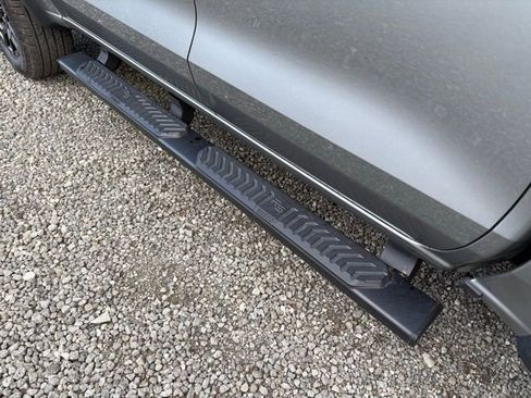 Used 2023 Chevrolet Colorado Trail Boss image 10