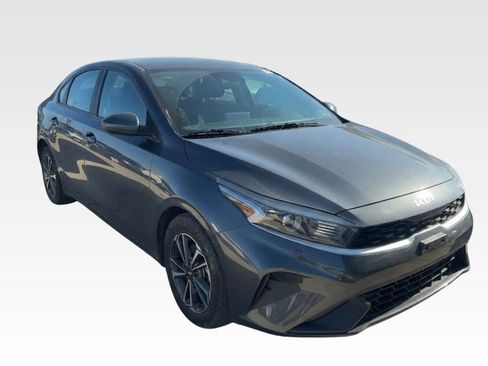 Used 2024 Kia Forte LXS image 2