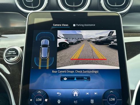 Used 2025 Mercedes-Benz GLC 300 4MATIC image 12