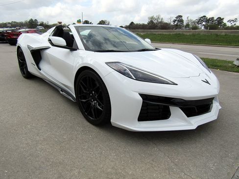 Used 2025 Chevrolet Corvette Z06 image 3