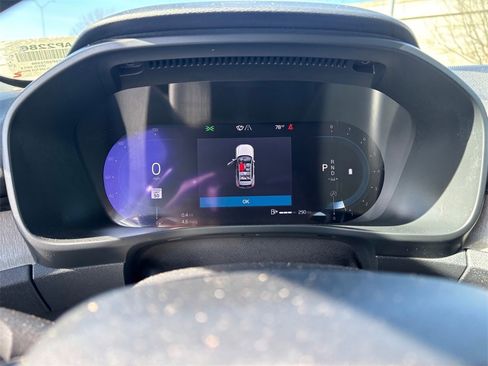 Used 2023 Volvo XC40 B5 Plus w/ Protection Package Premier image 14