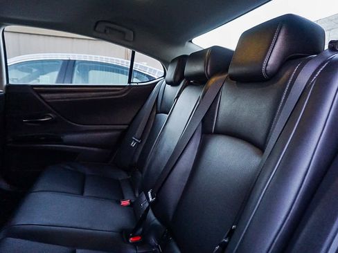 Certified 2023 Lexus ES 250 w/ Premium Package image 19