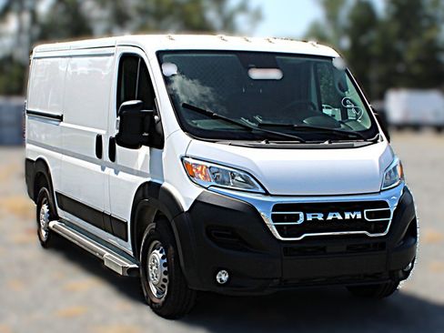 Used 2025 RAM ProMaster 2500 w/ U-Haul Equipment Group FWD image 3