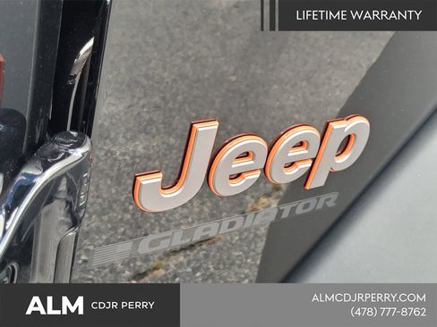New 2025 Jeep Gladiator Mojave w/ Convenience Group image 12