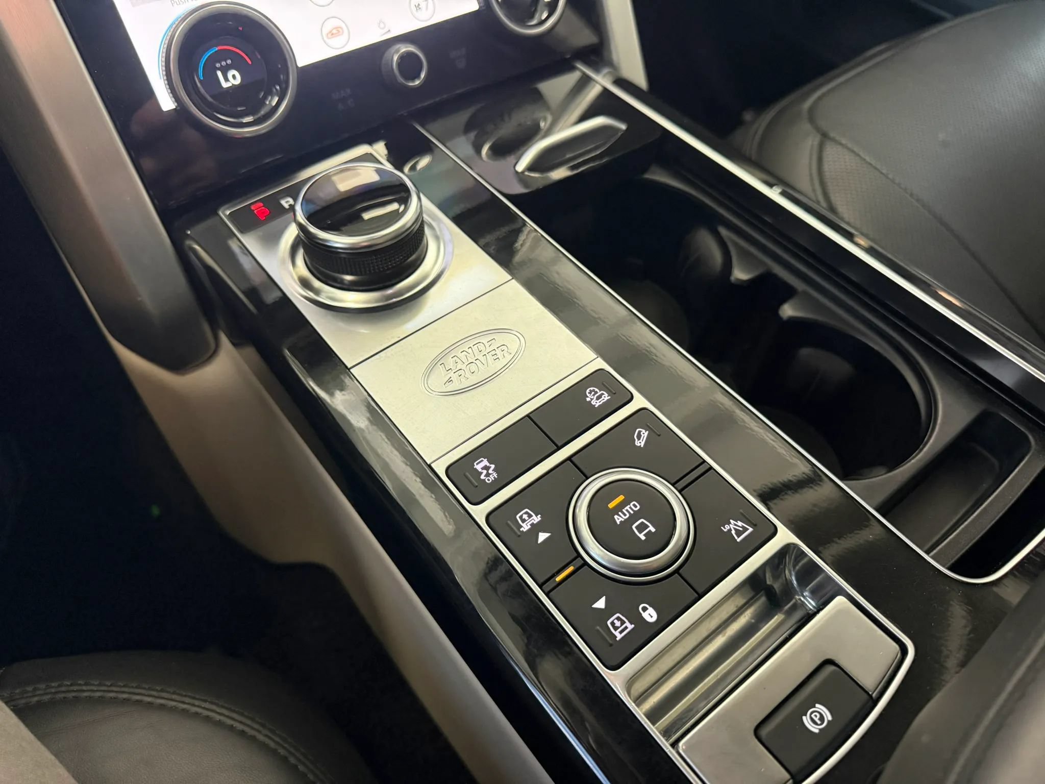 Used 2020 Land Rover Range Rover HSE AWD/4WD image 27