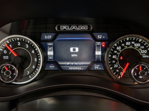 Used 2024 RAM 2500 Big Horn w/ Safety Group image 25