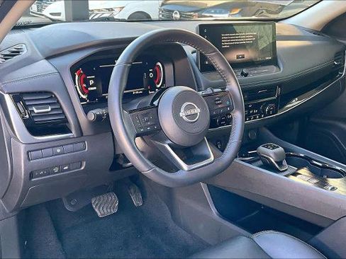 Certified 2024 Nissan Rogue SL w/ SL Premium Package image 18