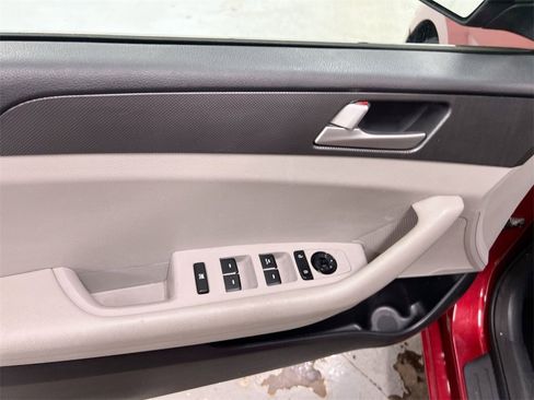 Used 2015 Hyundai Sonata SE image 19