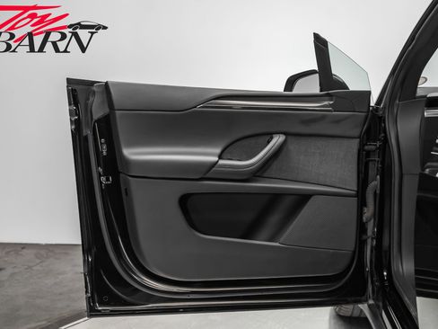 Used 2022 Tesla Model X Plaid image 9