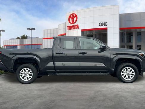Used 2025 Toyota Tacoma SR5 image 3