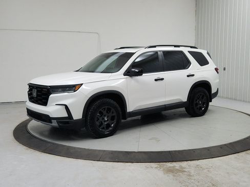 Used 2025 Honda Pilot TrailSport image 4