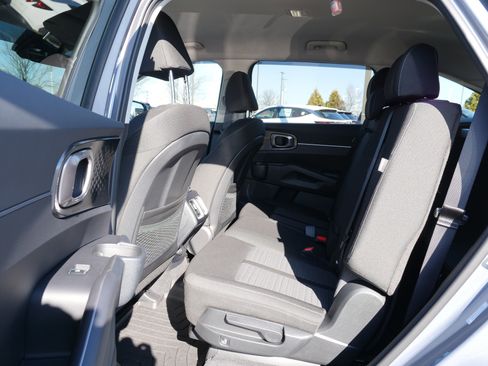 Used 2025 Kia Sorento LX image 14