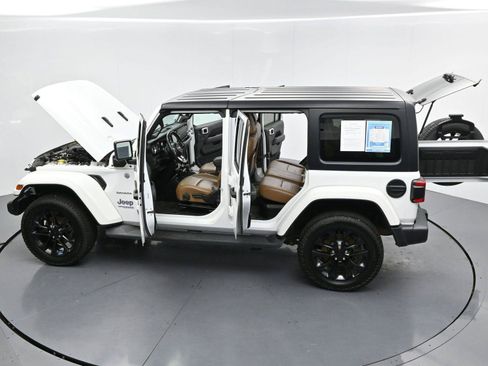 Used 2022 Jeep Wrangler Unlimited Sahara AWD/4WD image 43