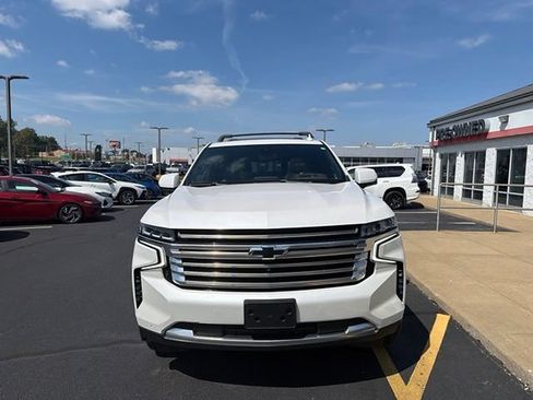 Used 2021 Chevrolet Suburban High Country w/ Premium Package AWD/4WD image 12