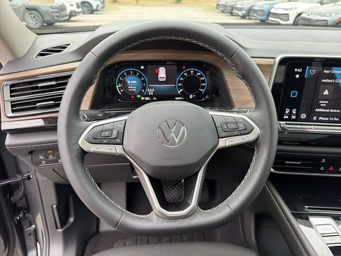 Used 2024 Volkswagen Atlas SE image 27