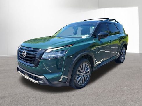 Used 2023 Nissan Pathfinder SL w/ SL Premium Package AWD/4WD image 12