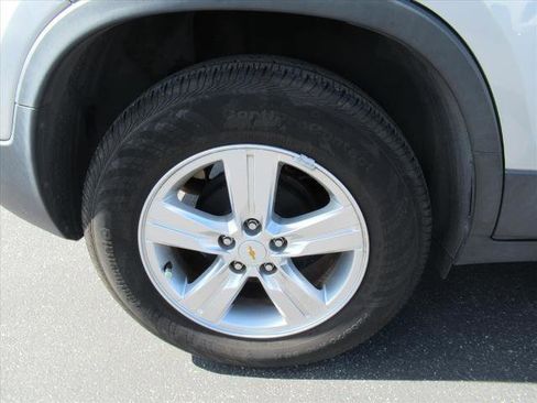 Used 2019 Chevrolet Trax LT w/ LT Convenience Package image 9