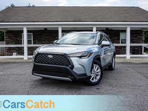 Used 2022 Toyota Corolla Cross LE image 1