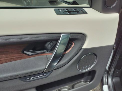 Used 2025 Land Rover Discovery Sport S image 13