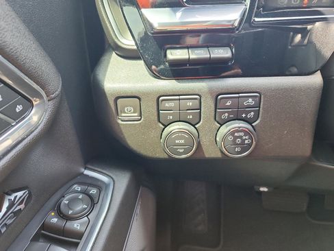 Used 2024 Chevrolet Silverado 1500 High Country w/ Technology Package AWD/4WD image 24