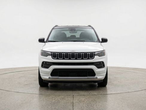 Used 2025 Jeep Compass Limited AWD/4WD image 2