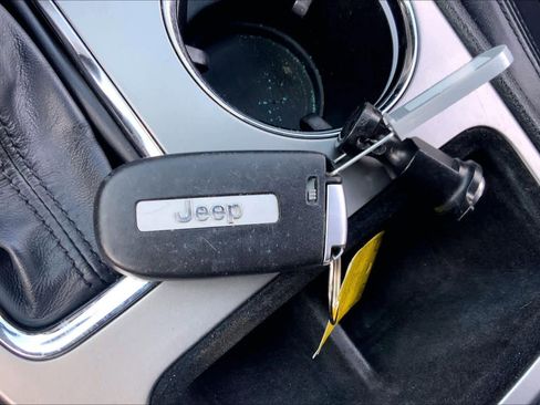 Used 2021 Jeep Grand Cherokee Laredo X image 14