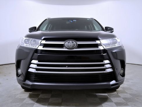 Used 2019 Toyota Highlander XLE AWD/4WD image 5
