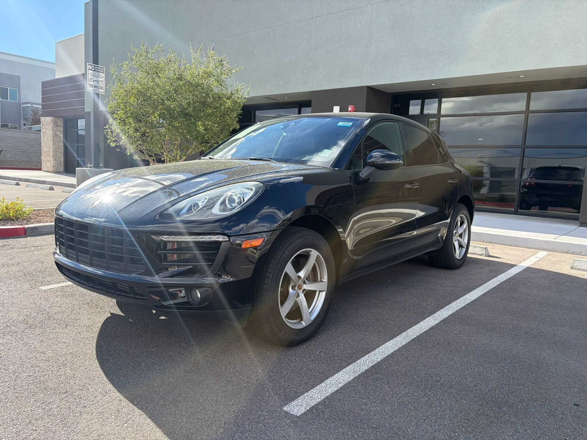Used 2018 Porsche Macan Sport Edition AWD/4WD image 2