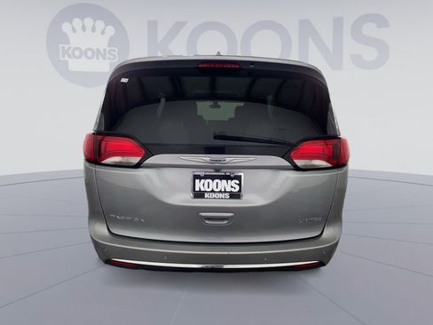 Used 2020 Chrysler Pacifica Limited image 5