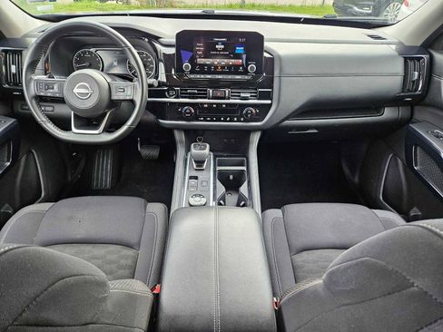 Used 2025 Nissan Pathfinder SV image 14