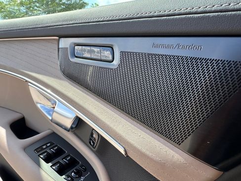 Used 2026 Volvo XC90 B6 Plus w/ Protection Package Premier image 19