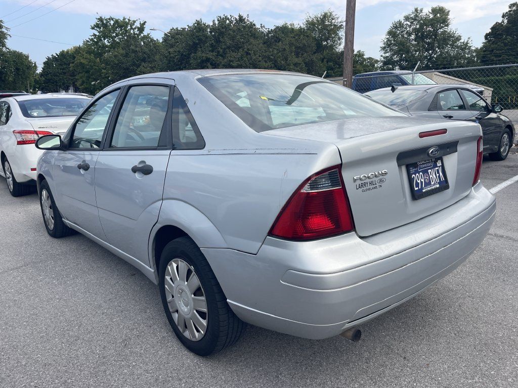 Used 2007 Ford Focus ZX4 Sedan FWD image 4
