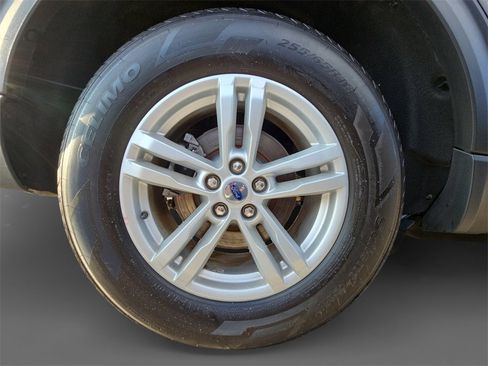 Used 2023 Ford Explorer XLT w/ Equipment Group 202A image 10