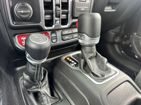Used 2025 Jeep Wrangler Unlimited Rubicon AWD/4WD image 20