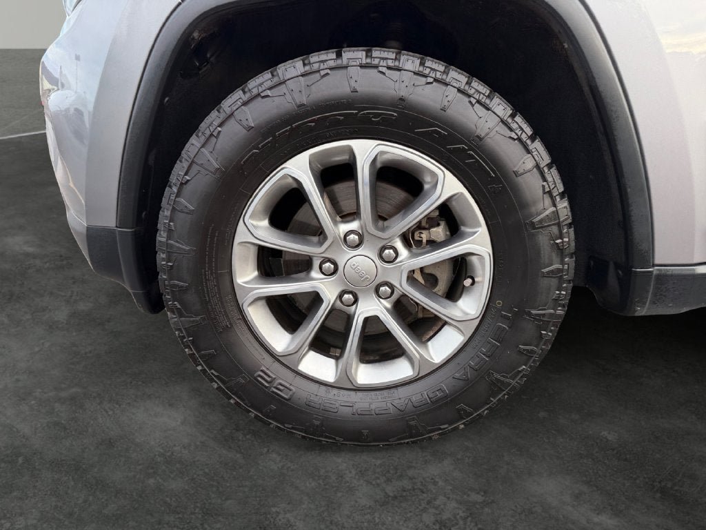 Used 2016 Jeep Grand Cherokee Limited AWD/4WD image 4