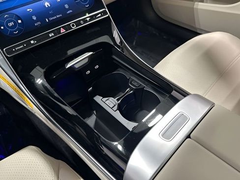 Used 2025 Mercedes-Benz C 300 4MATIC Sedan image 26