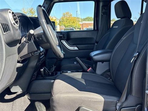 Used 2016 Jeep Wrangler Unlimited Sahara w/ Connectivity Group image 9