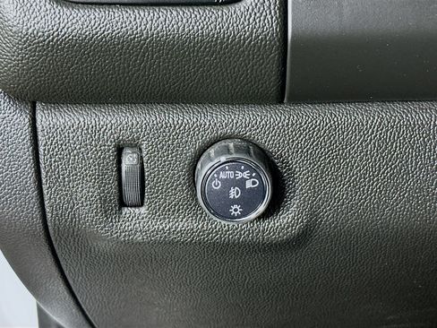 Used 2018 Chevrolet Colorado LT w/ LT Convenience Package RWD image 16