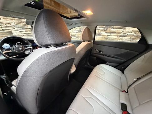 Used 2023 Hyundai Elantra Limited w/ Preferred Accessory Package FWD image 33