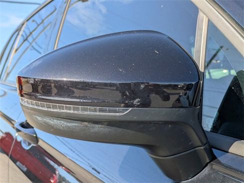 Used 2022 Volkswagen Tiguan SE R-Line image 13