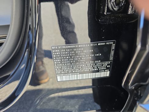 Used 2024 Volkswagen Tiguan SE R-Line image 35