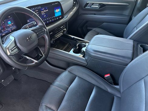 Used 2025 Chevrolet Suburban RST RWD image 5
