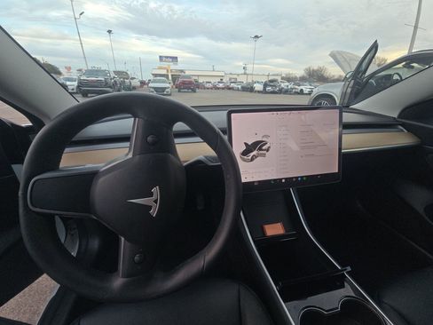 Used 2020 Tesla Model 3 Long Range image 18